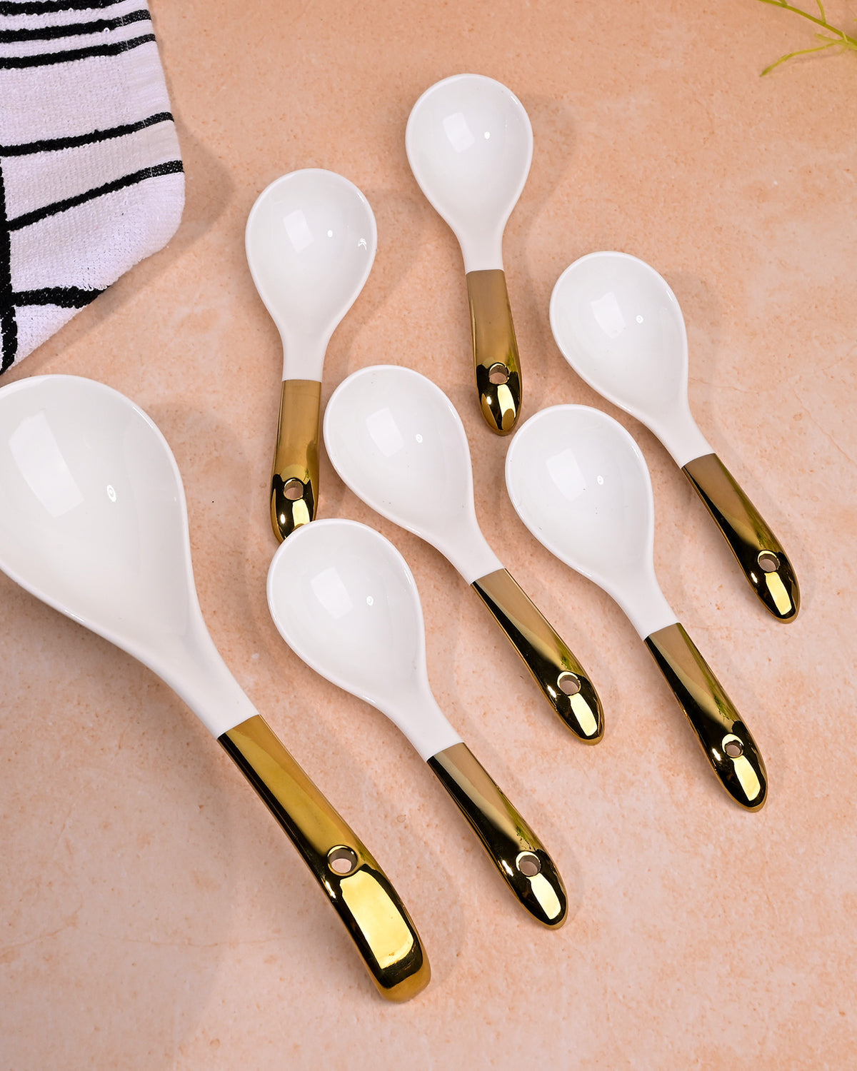 Elegant dark and gold bowls for modern table settings