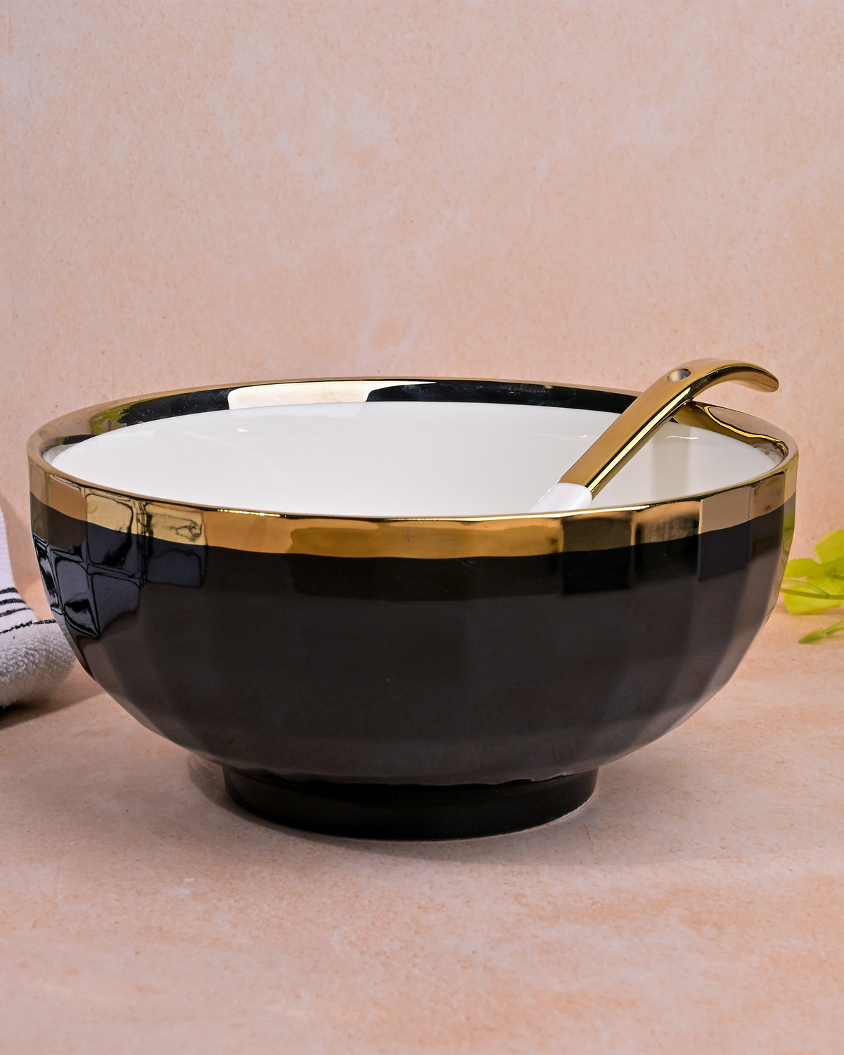 Decorative midnight gold porcelain tableware set