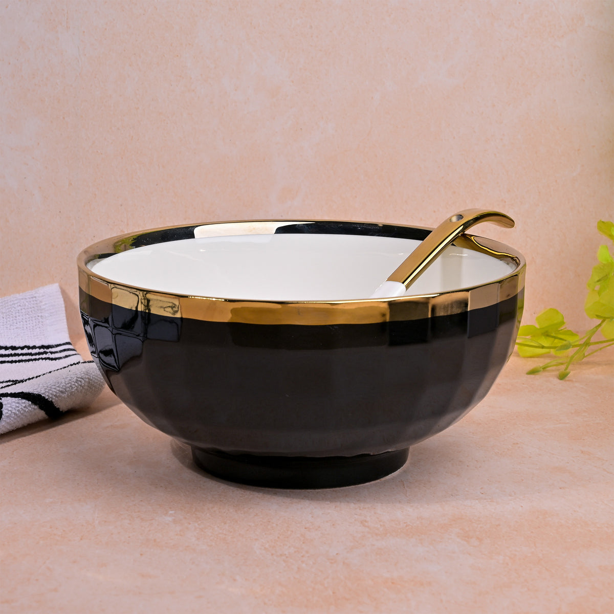 Decorative midnight gold porcelain tableware set