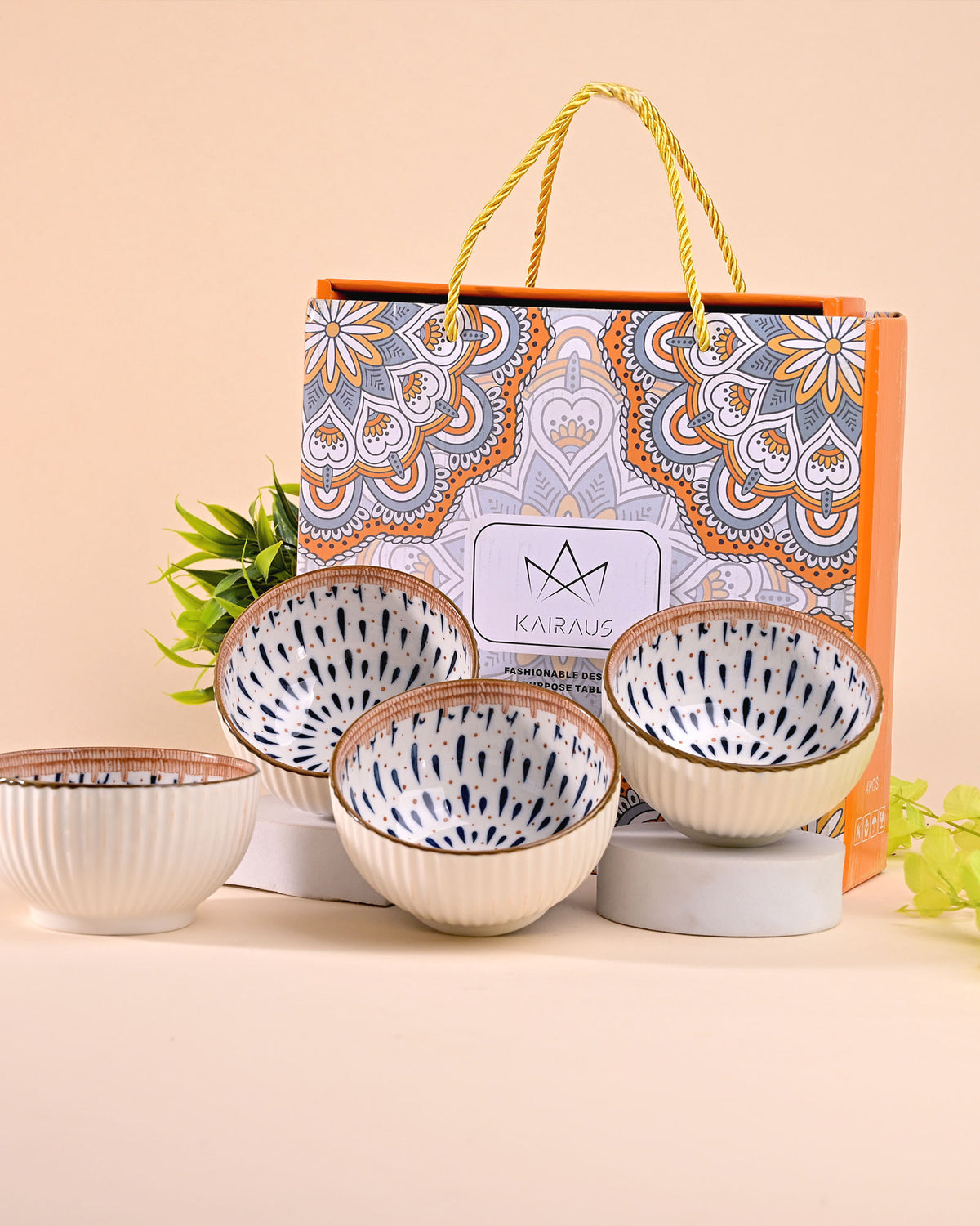 Set of 4 porcelain bowls