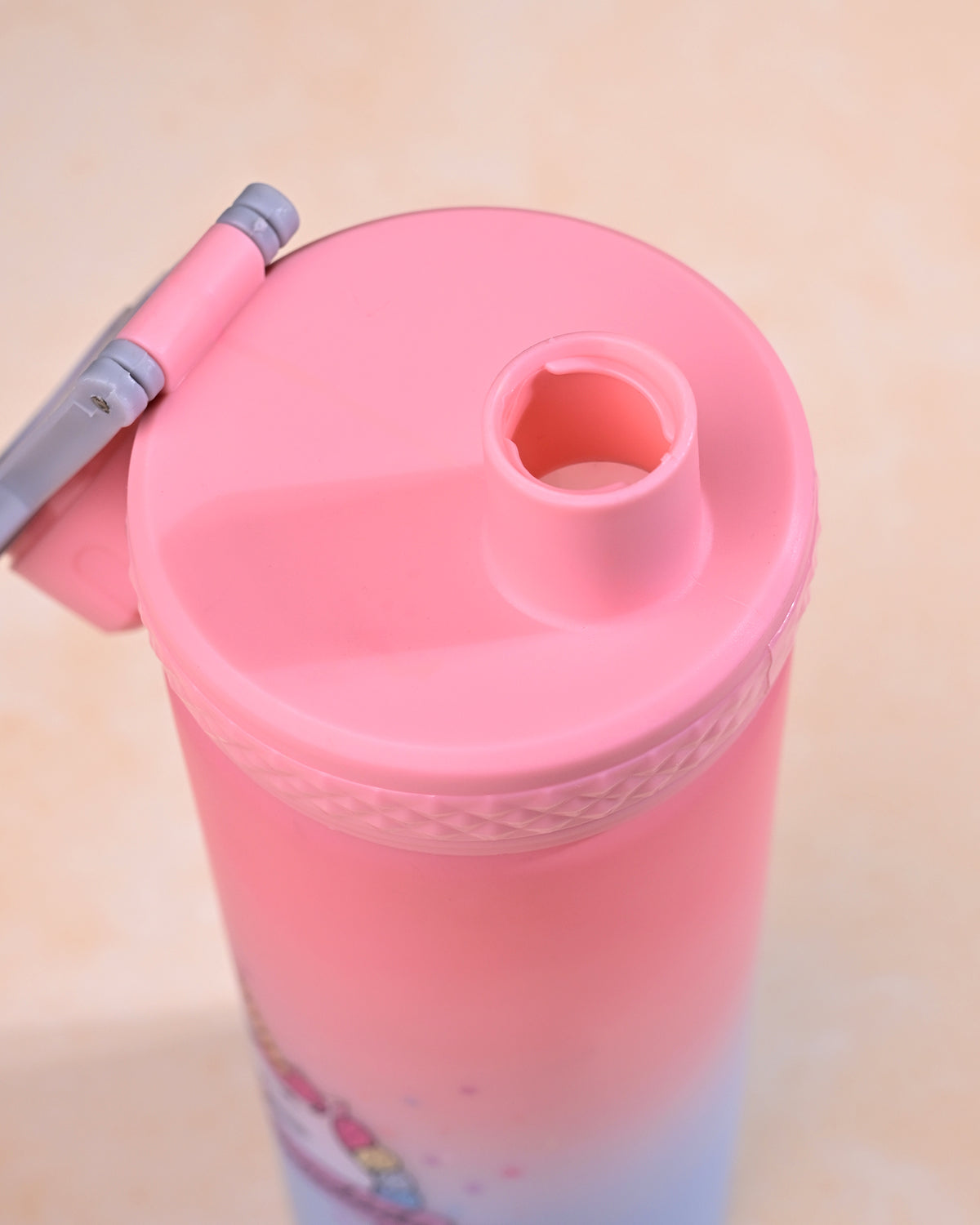 Pastel Dream bottle with a sleek and lightweight design