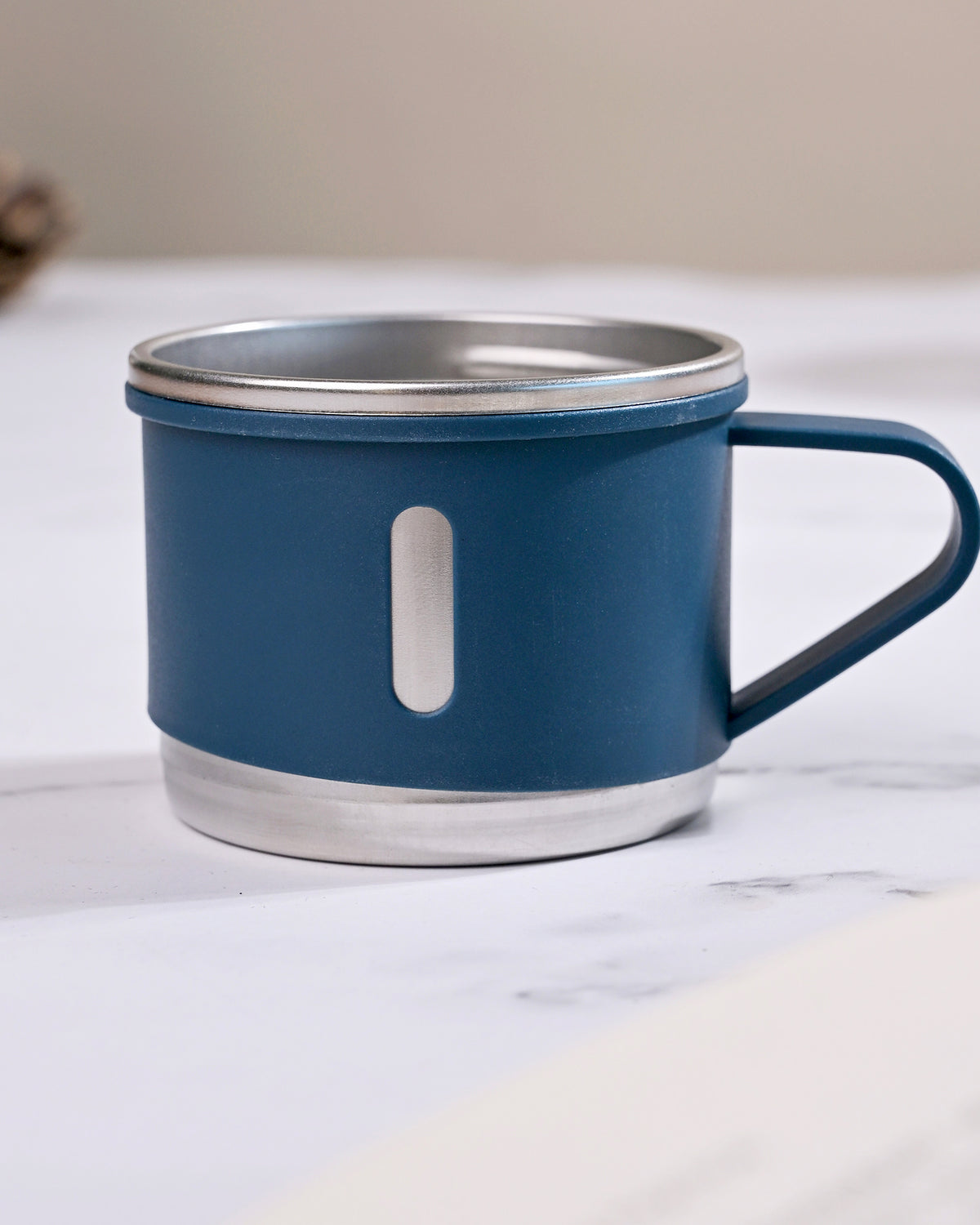 High-quality blue stainless steel flask set with modern finish