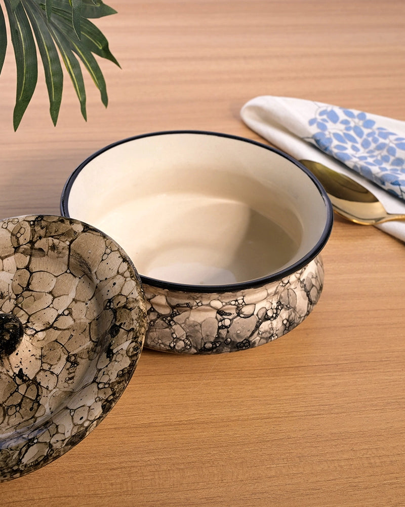 Premium ceramic serving casserole with lid for dining table