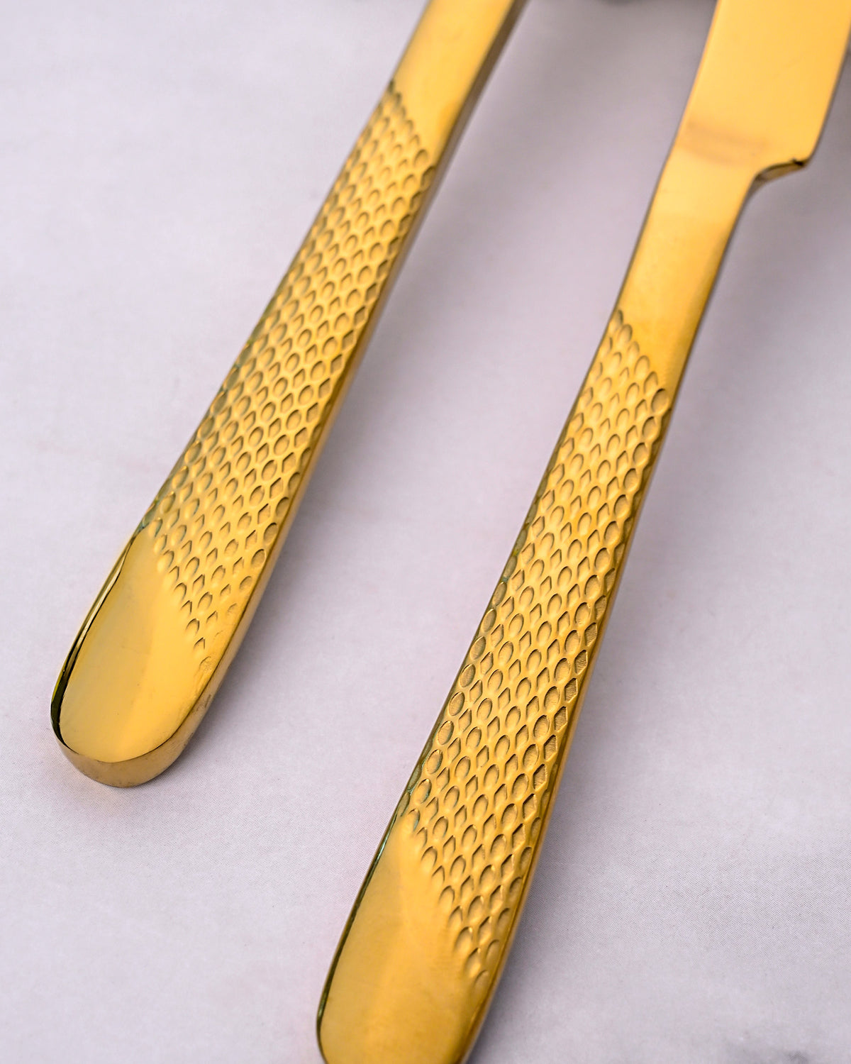 Radiant Gold Table Knives Set of 2 for Everyday Dining