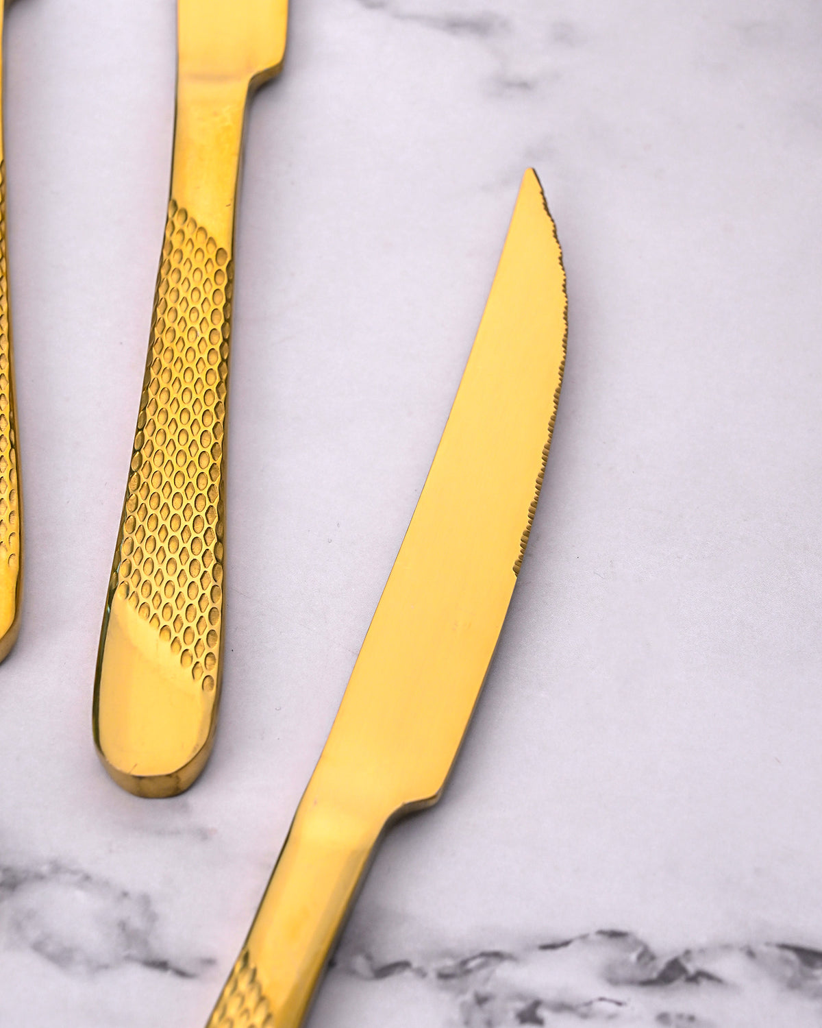Radiant Gold Table Knives Set of 4 for Everyday Dining