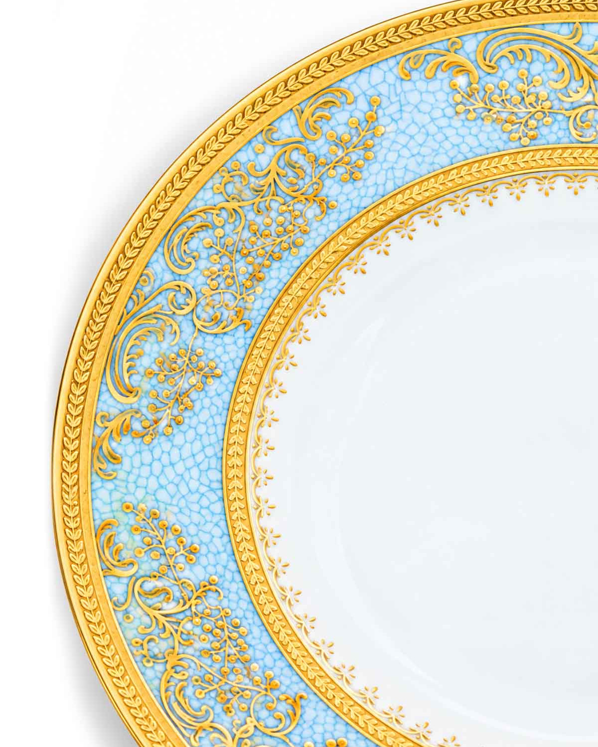 Riva Dinner Set showcasing elegant gold detailing and a refined finish