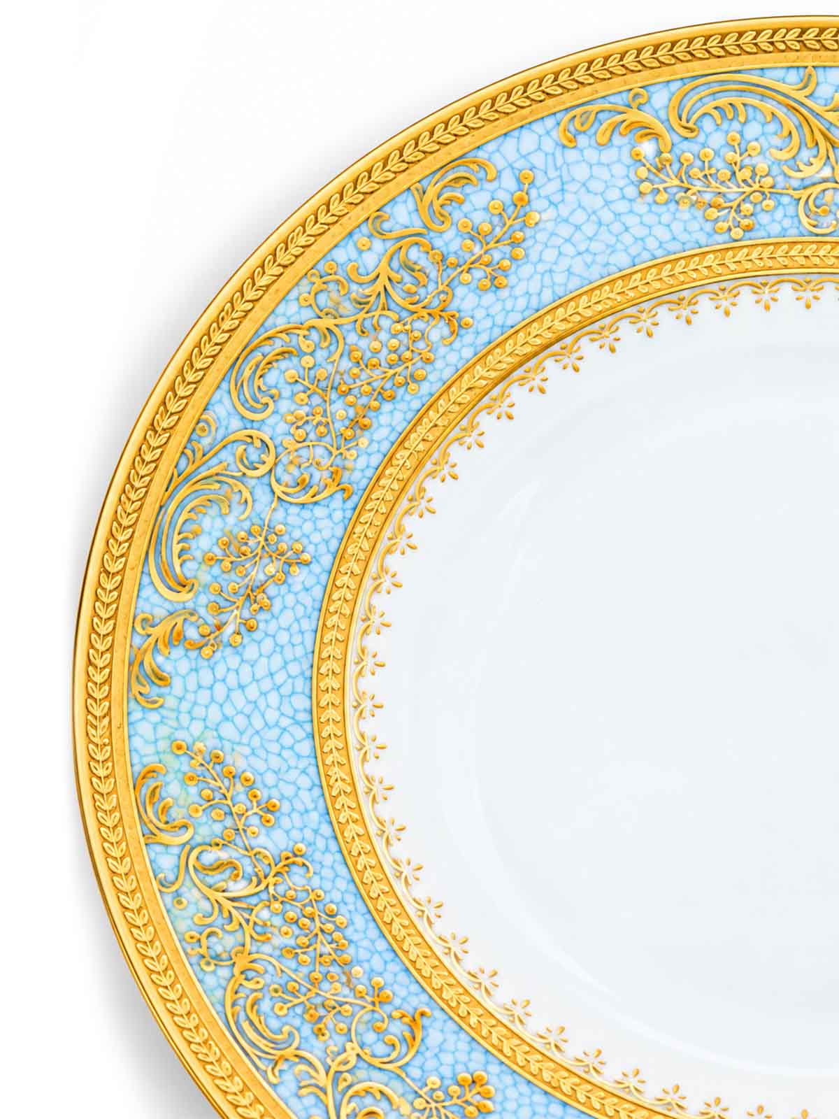 Riva Dinner Set showcasing elegant gold detailing and a refined finish