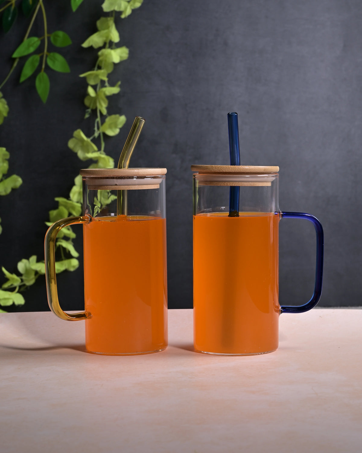 Sipper glasses with wooden lids set of 2
