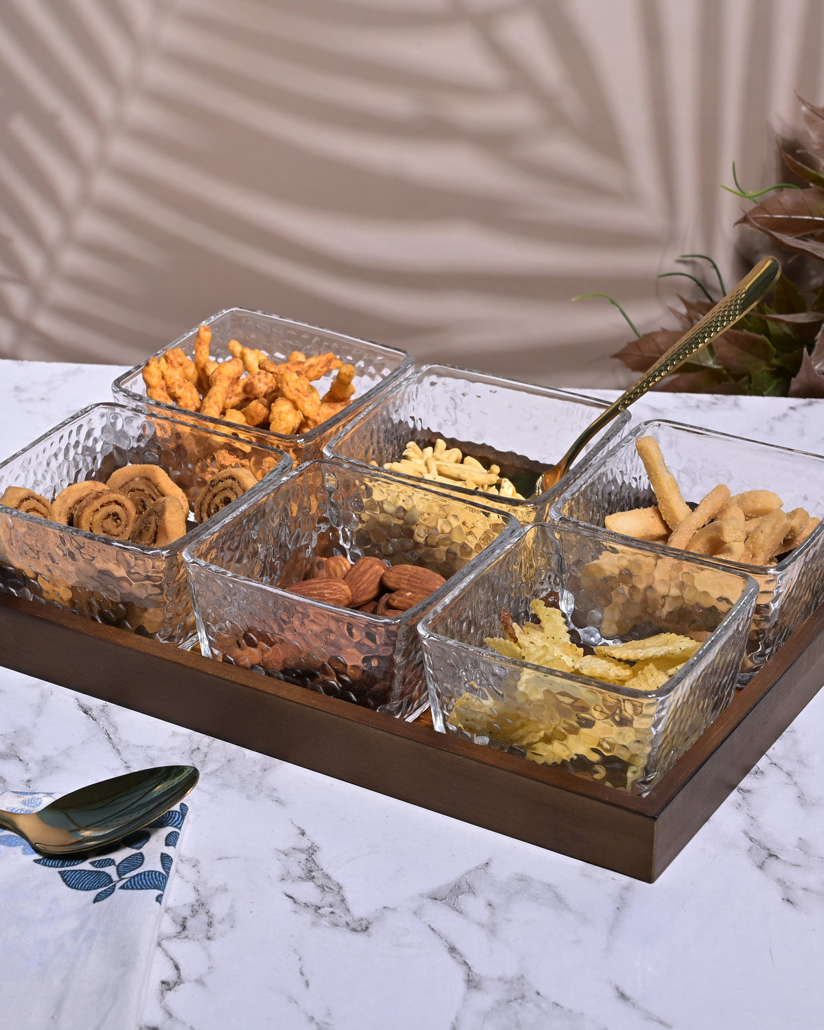 Premium glass bowl and tray for dining