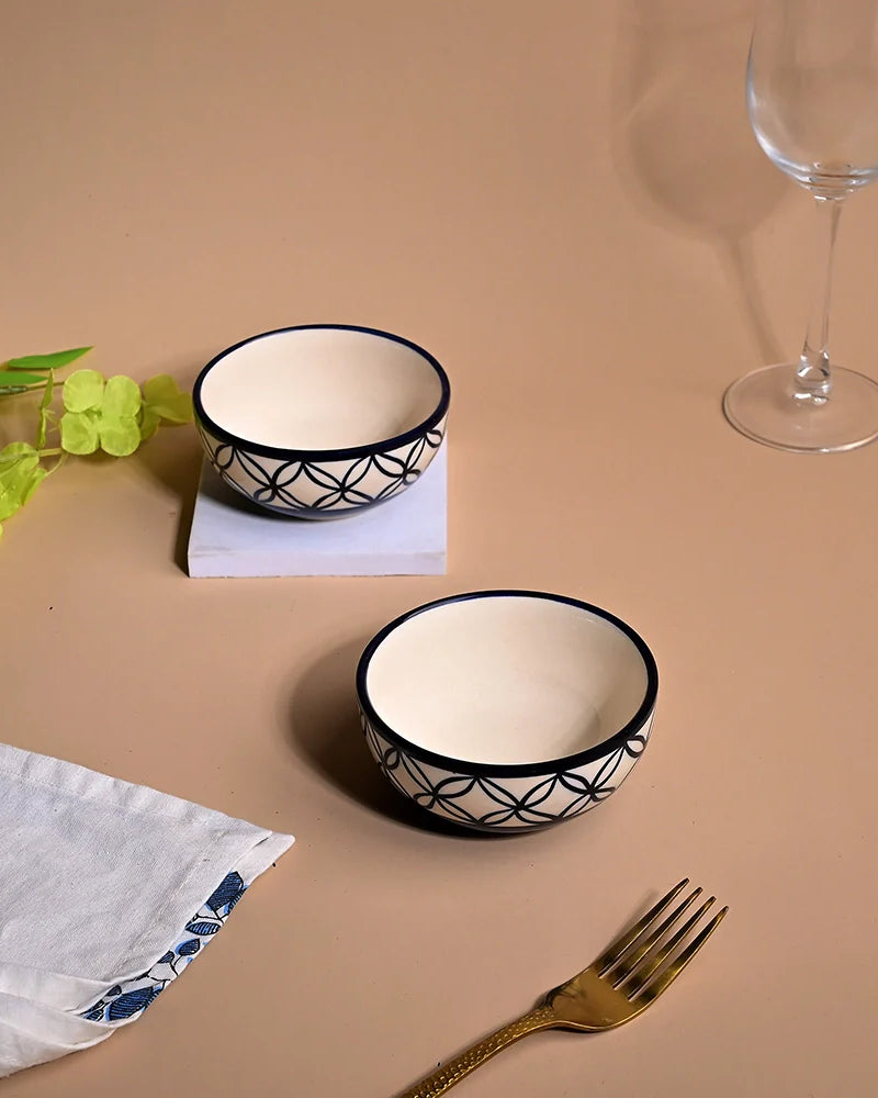 Stylish ceramic serving bowl set