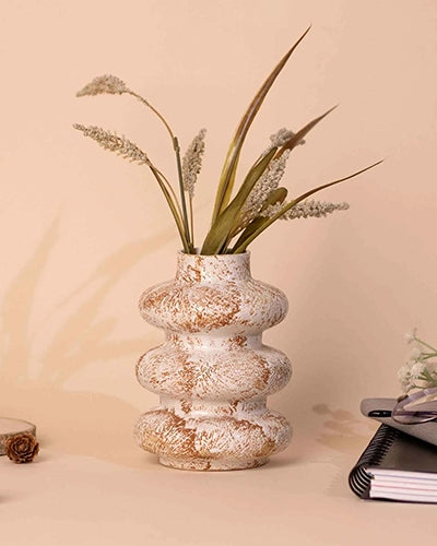 Taupe tri-ring flower vase for stylish interiors