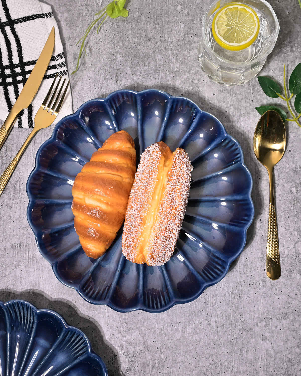 10.5 inch teal blue flower shaped plate set