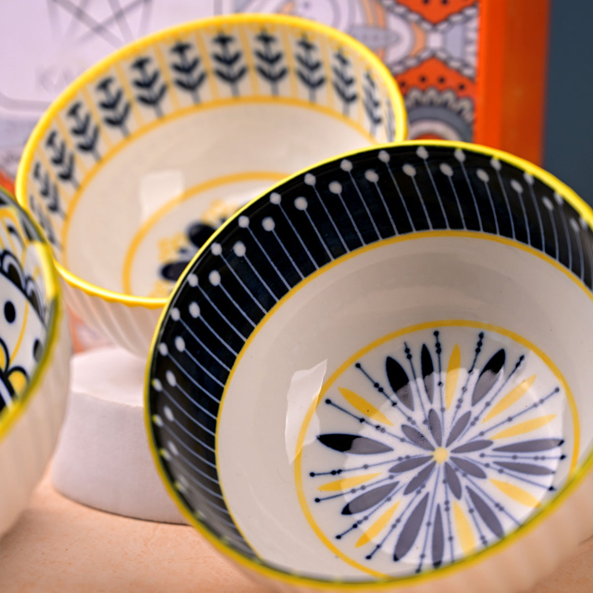 Stylish set of four floral dining bowls