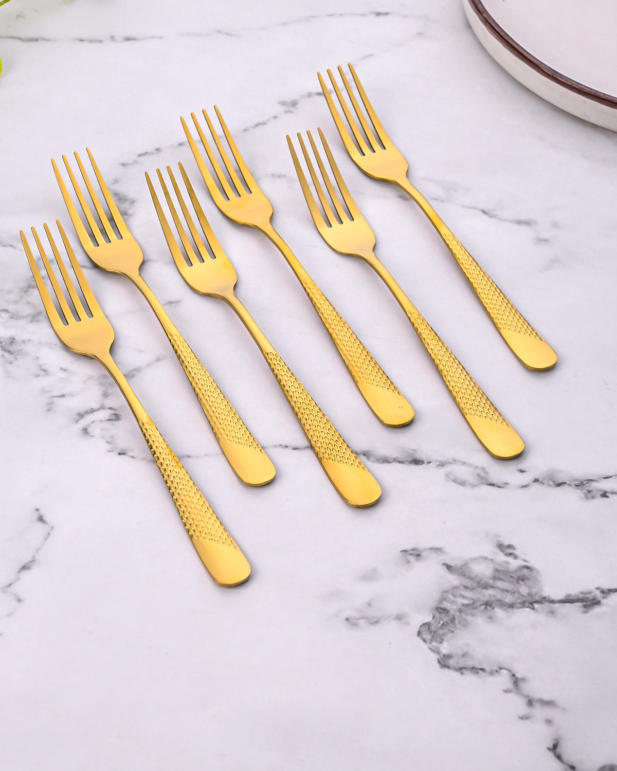 Stylish Gold Stainless Steel Forks with a Minimalist Design