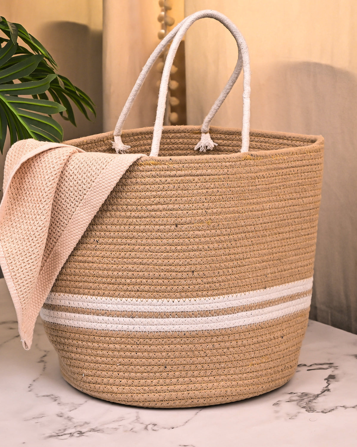 Tote jute storage basket with natural woven design