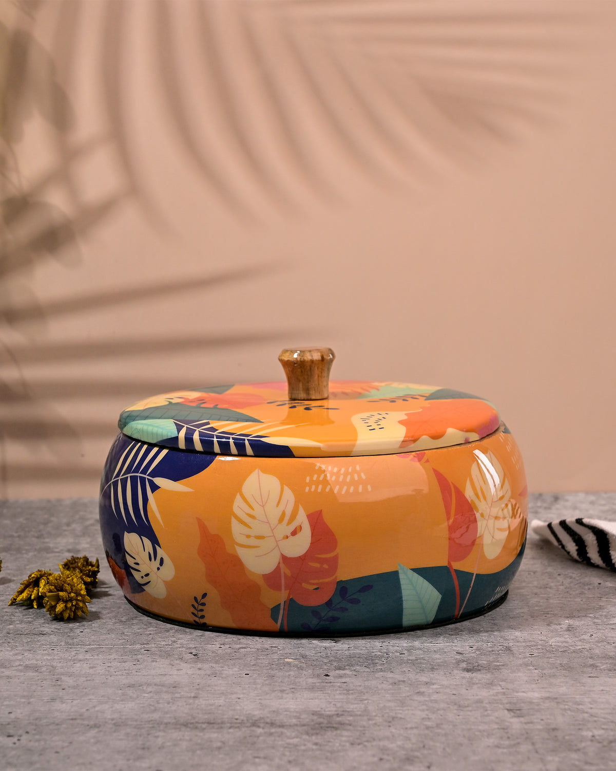 Tropical round wooden casserole with lid