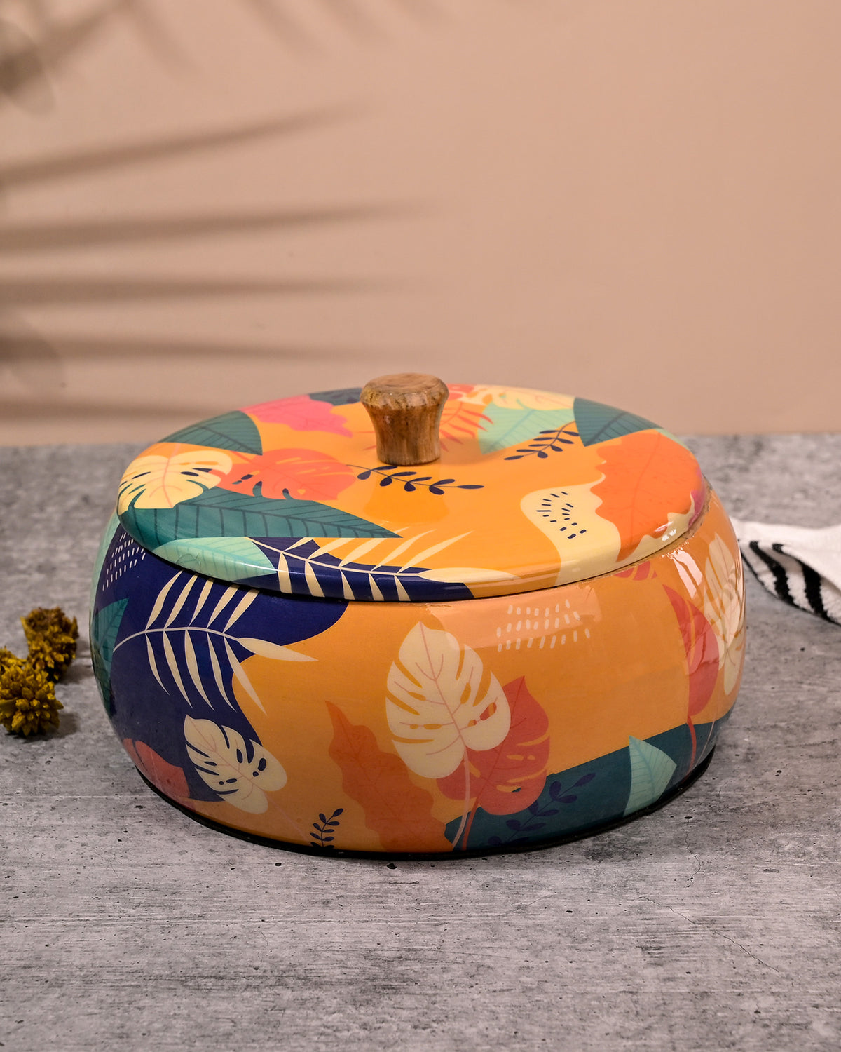 Decorative round wooden casserole with lid