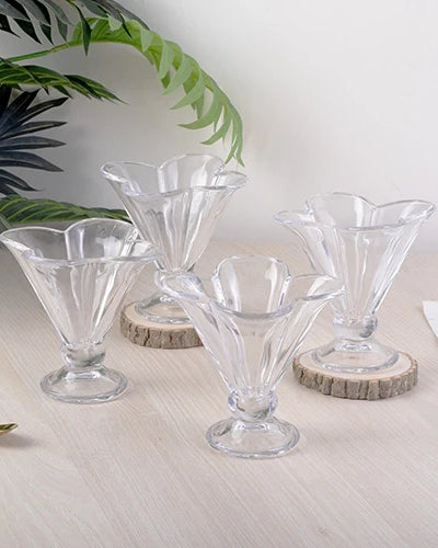 Tulip-shaped dessert bowls for dining