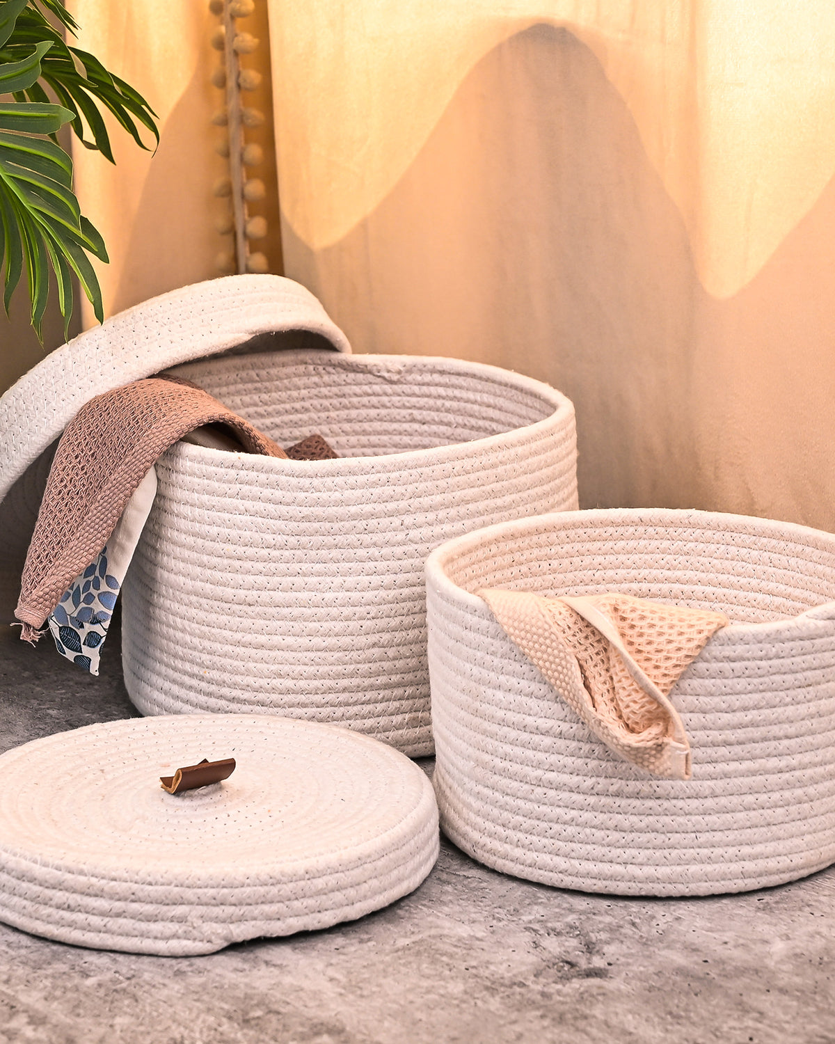 Natural jute storage basket with durable woven design
