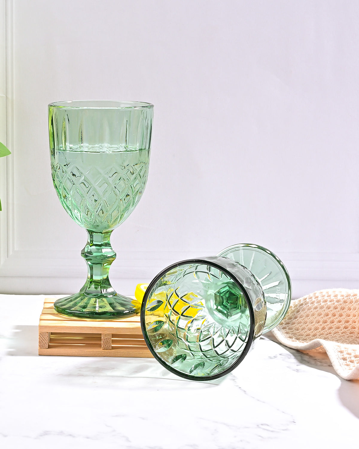 Vintage diamond detailing glass set of 2