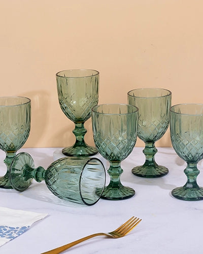 Decorative vintage diamond cut glass set of 6