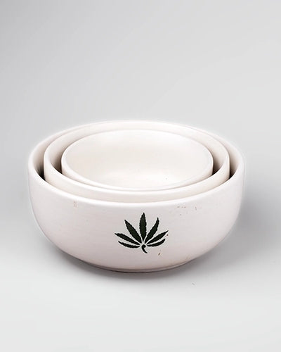 Decorative white leaf print bowls for dining