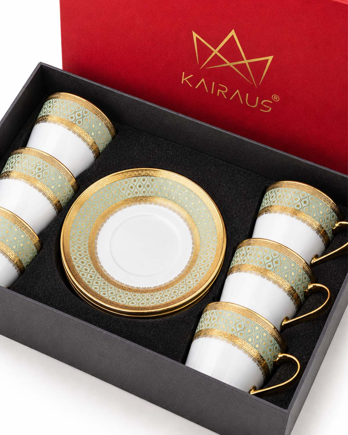 Close-up of the Zari Real Gold Tea Cup Set details