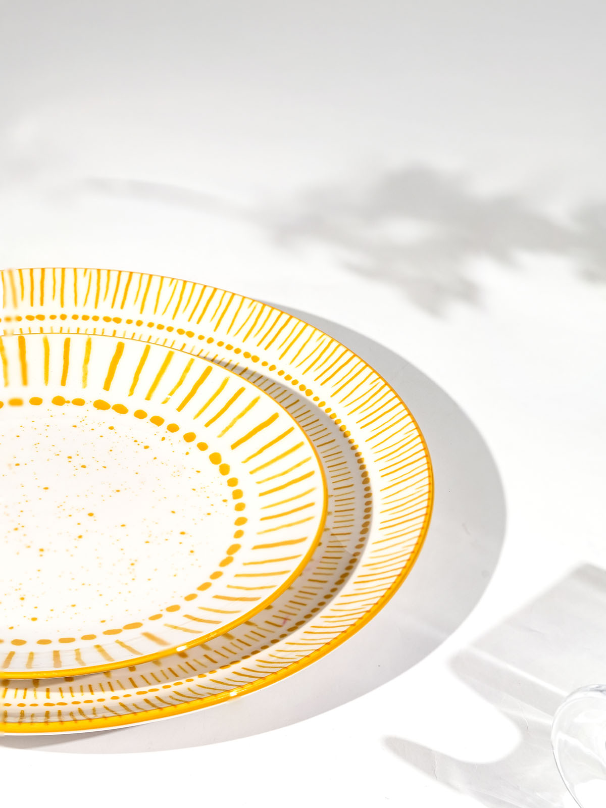 Elegant Amoret porcelain dinner and quarter plates

