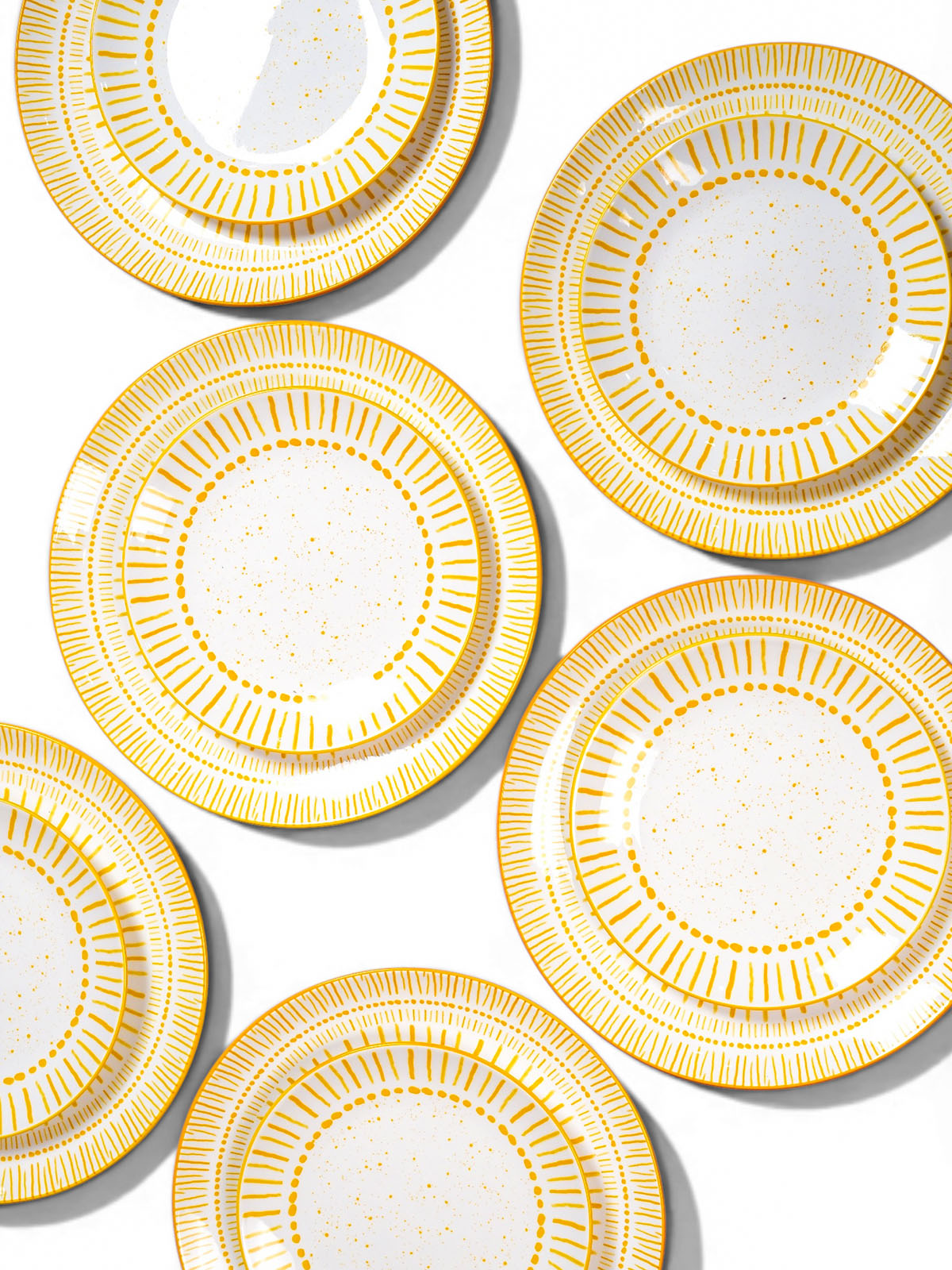 Amoret_porcelain_dinner_and_quarter_plate_set_of_6