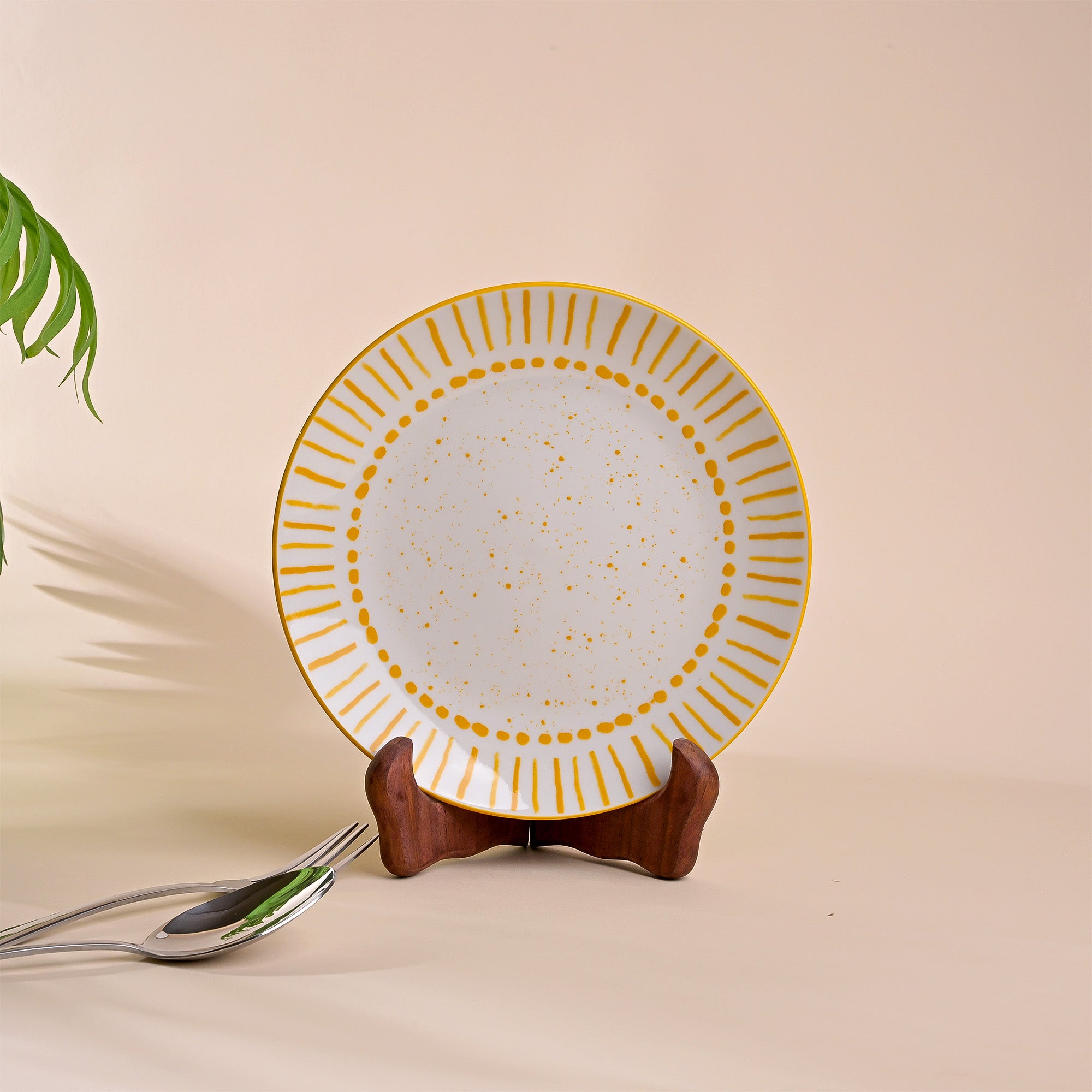 Amoret 7.8 inch porcelain plates for serving snacks

