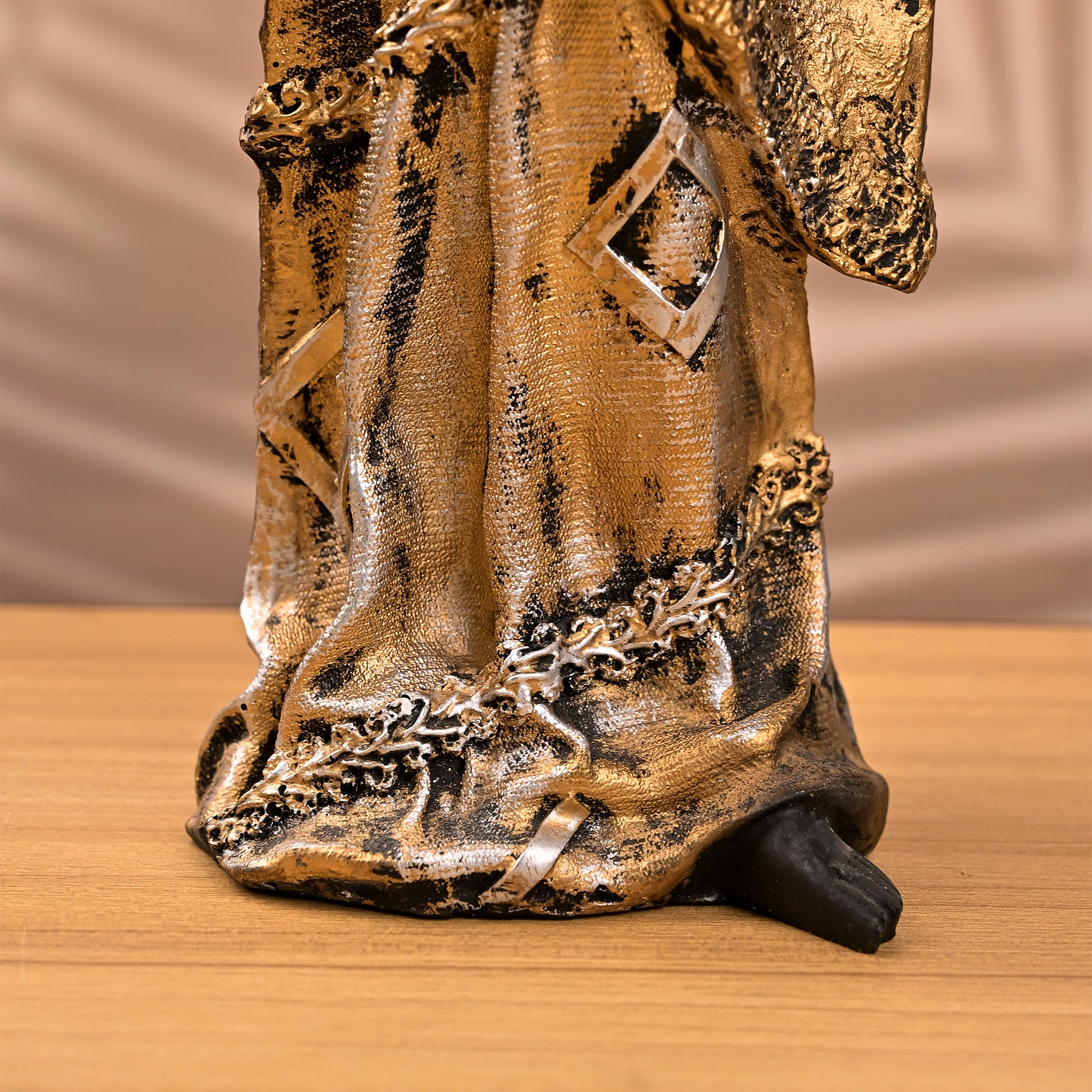 Traditional African woman statue with intricate craftsmanship

