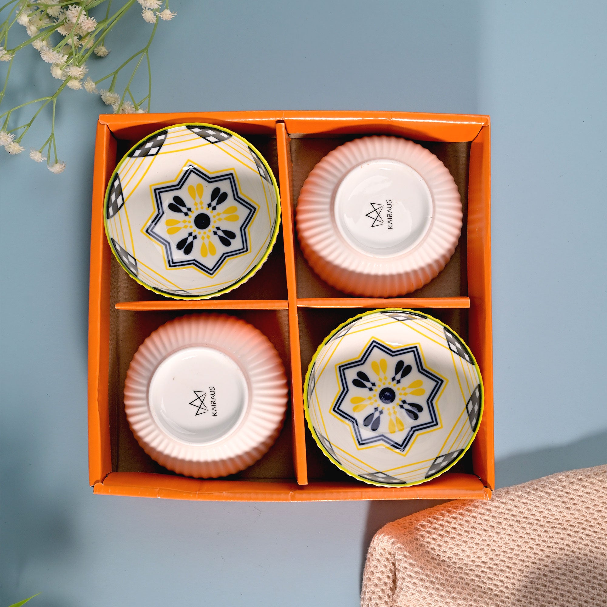 Artistic glossy porcelain bowls

