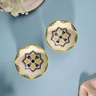 Stylish shiny porcelain bowls for tableware


