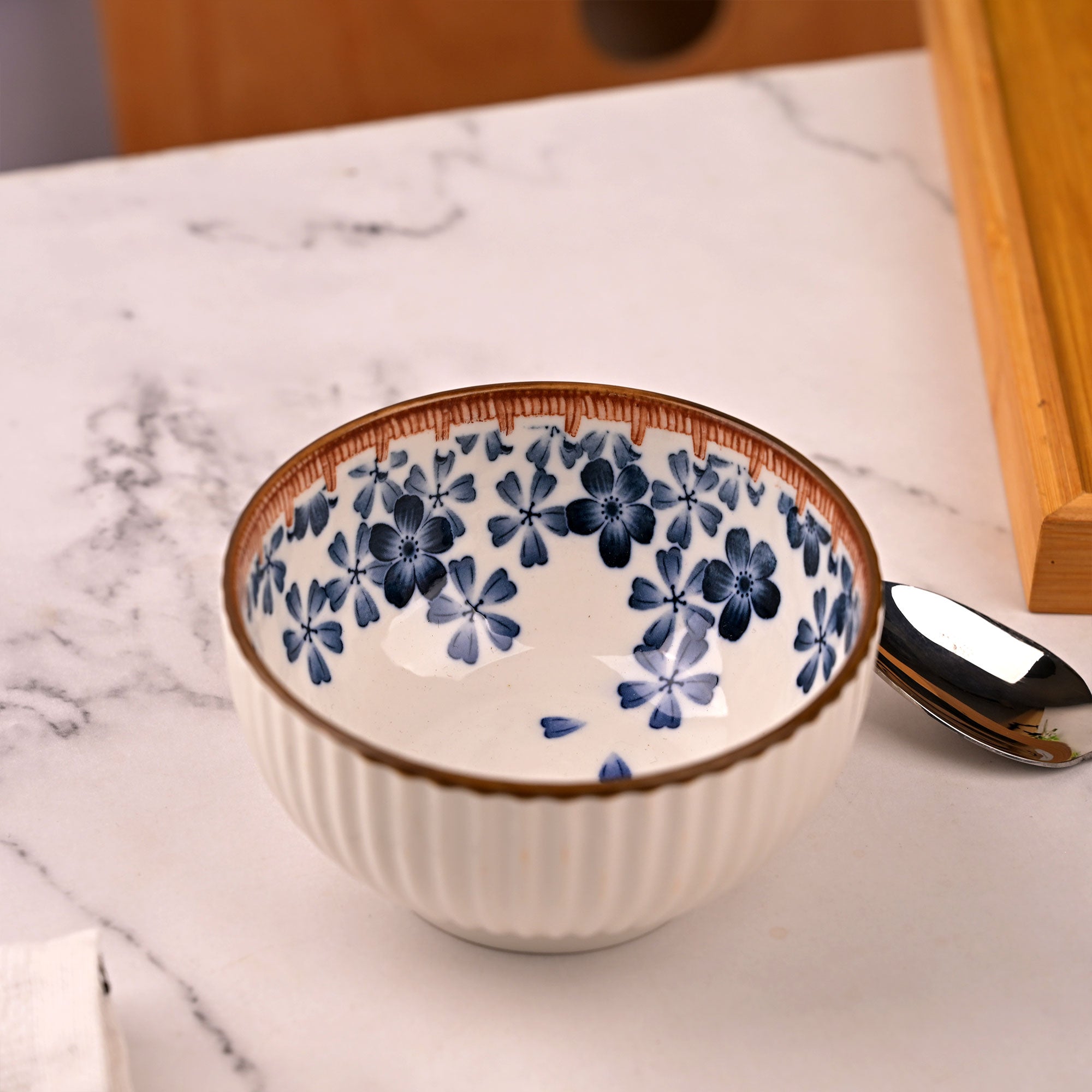 Ethereal porcelain bowls for desserts and appetizers

