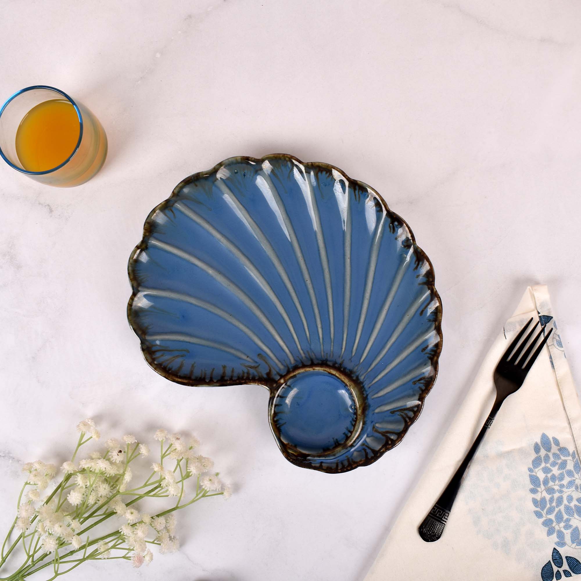 Stylish blue shell serving dish

