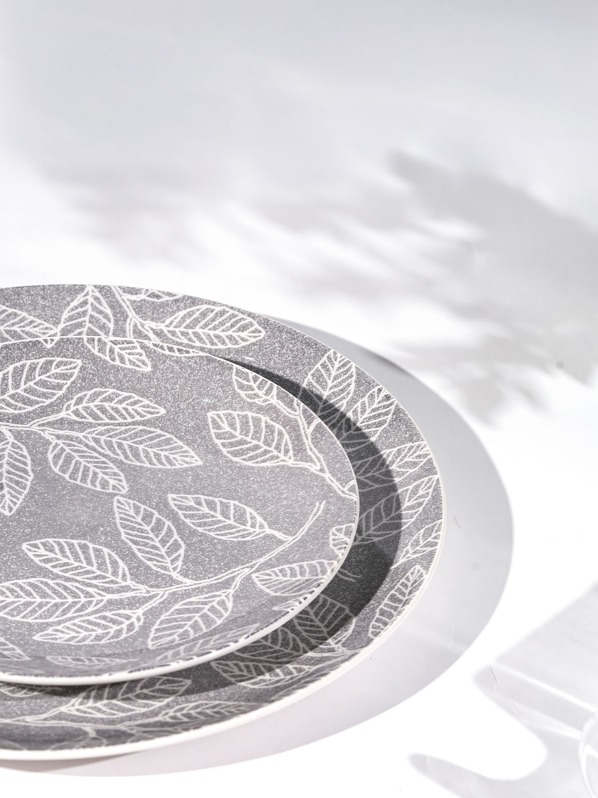 Elegant Boheme porcelain dinner and quarter plates

