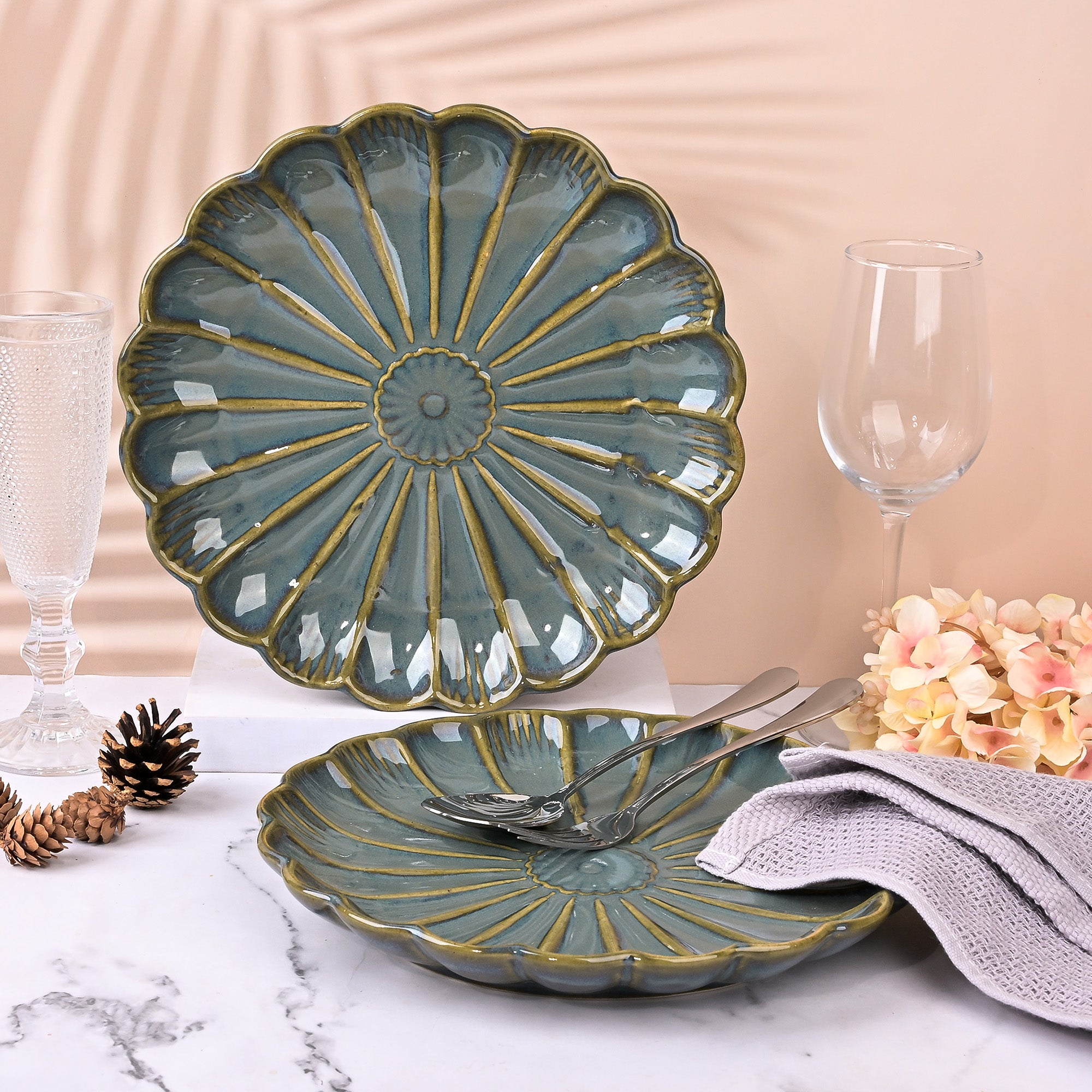Brown flower shaped ceramic plates set of 2
