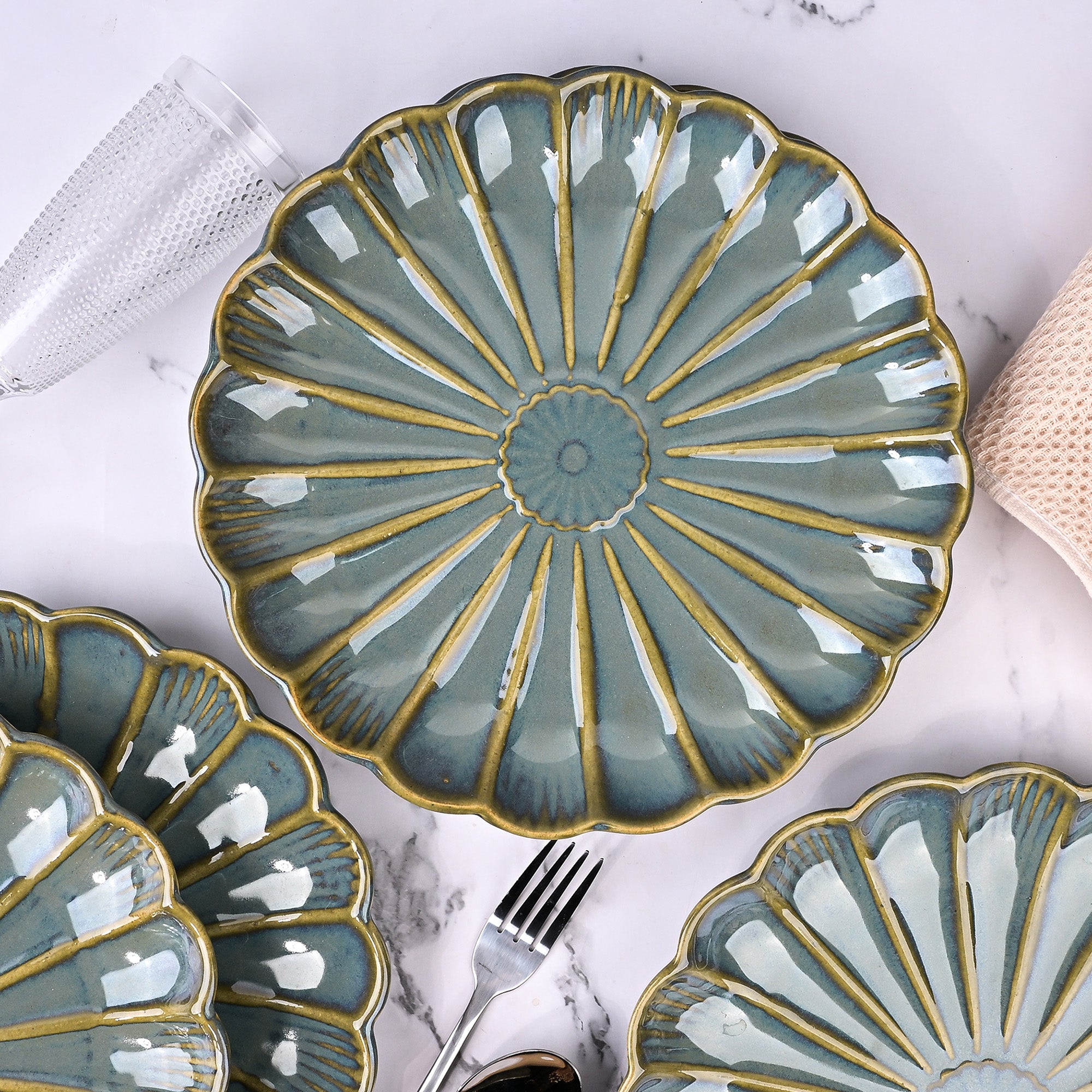 Set of 4 brown flower shaped ceramic plates

