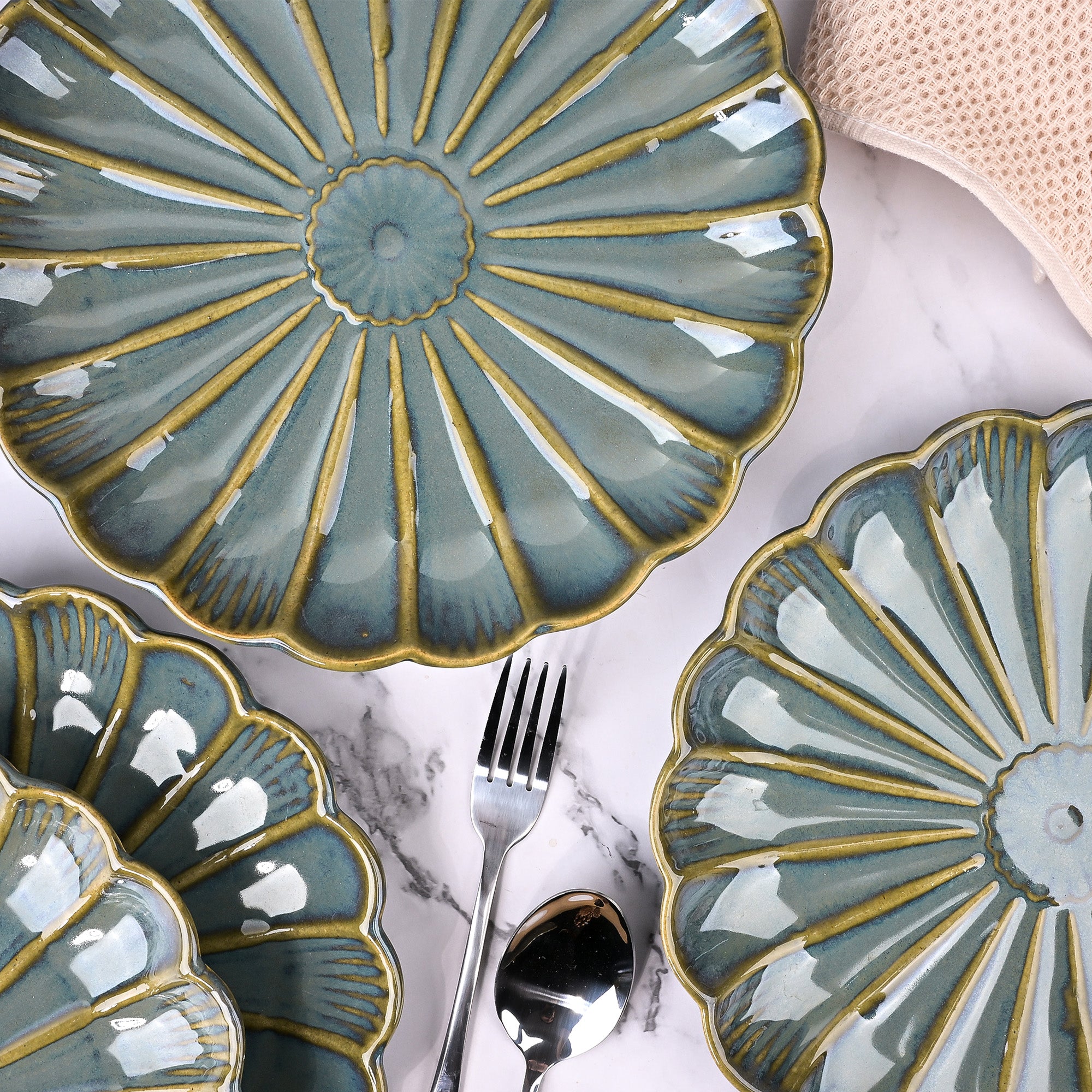 10.5 inch ceramic flower plates in brown

