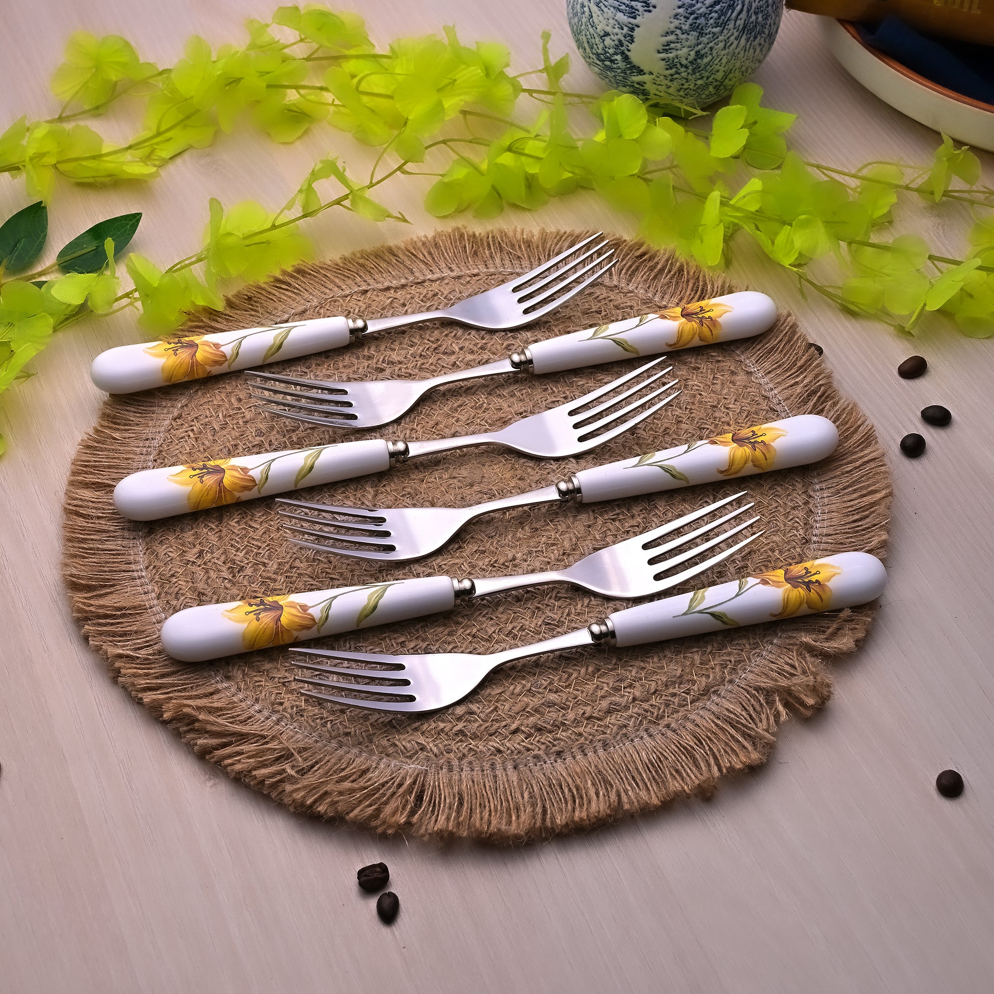 Sunray design steel forks with ceramic handles

