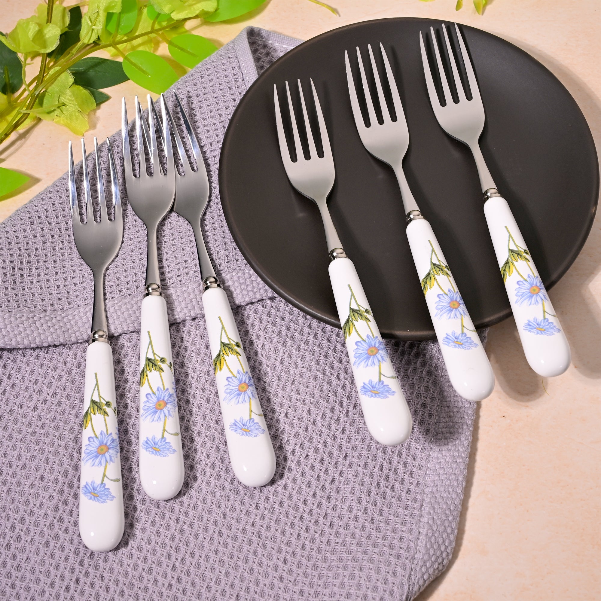 Ceramic handled daisies design forks set of 6

