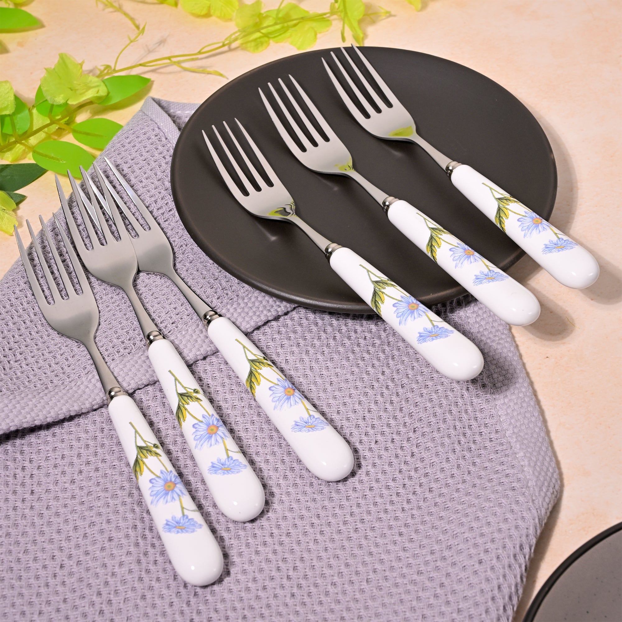 Daisies design ceramic handled forks

