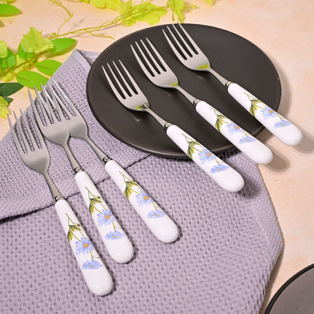 Daisies design ceramic handled forks

