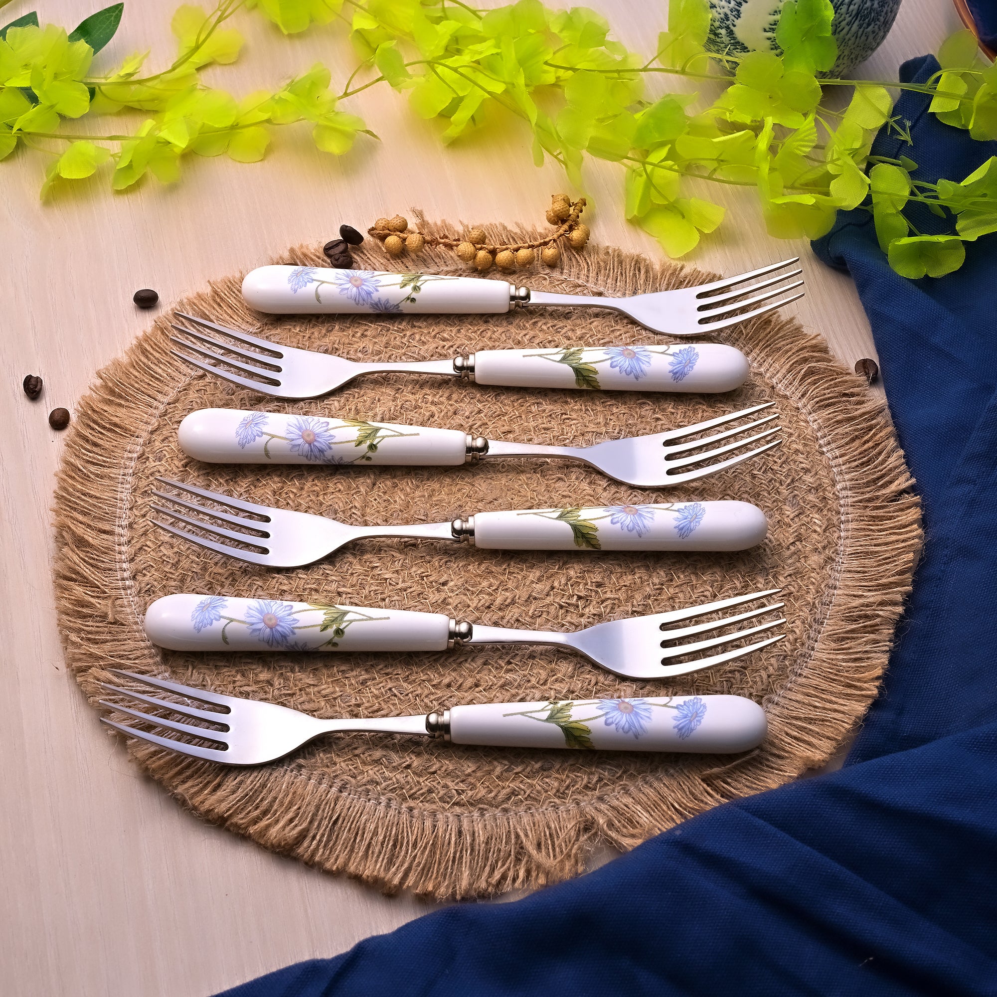 Six piece daisies design fork set

