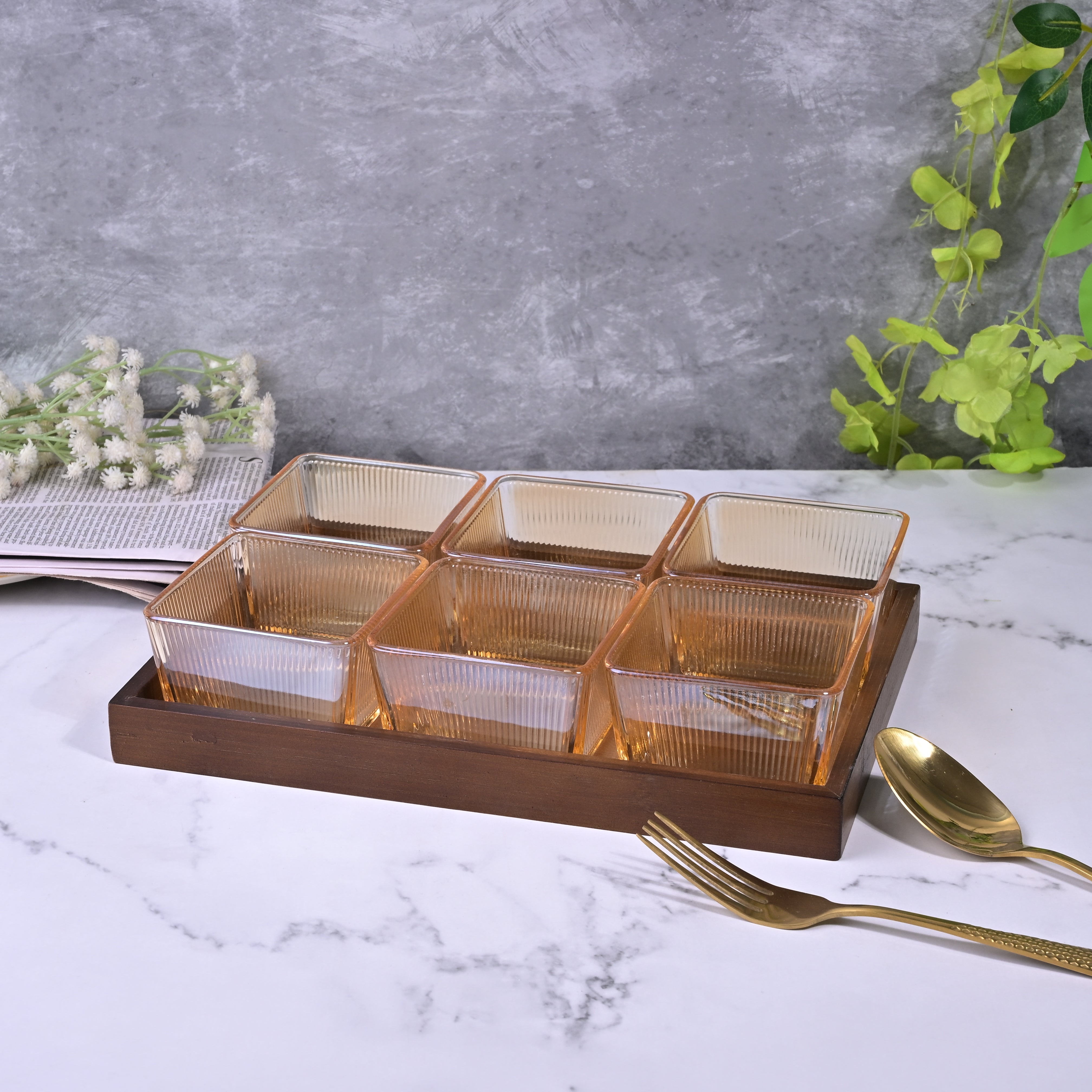 Chic brown glass bowl with tray set

