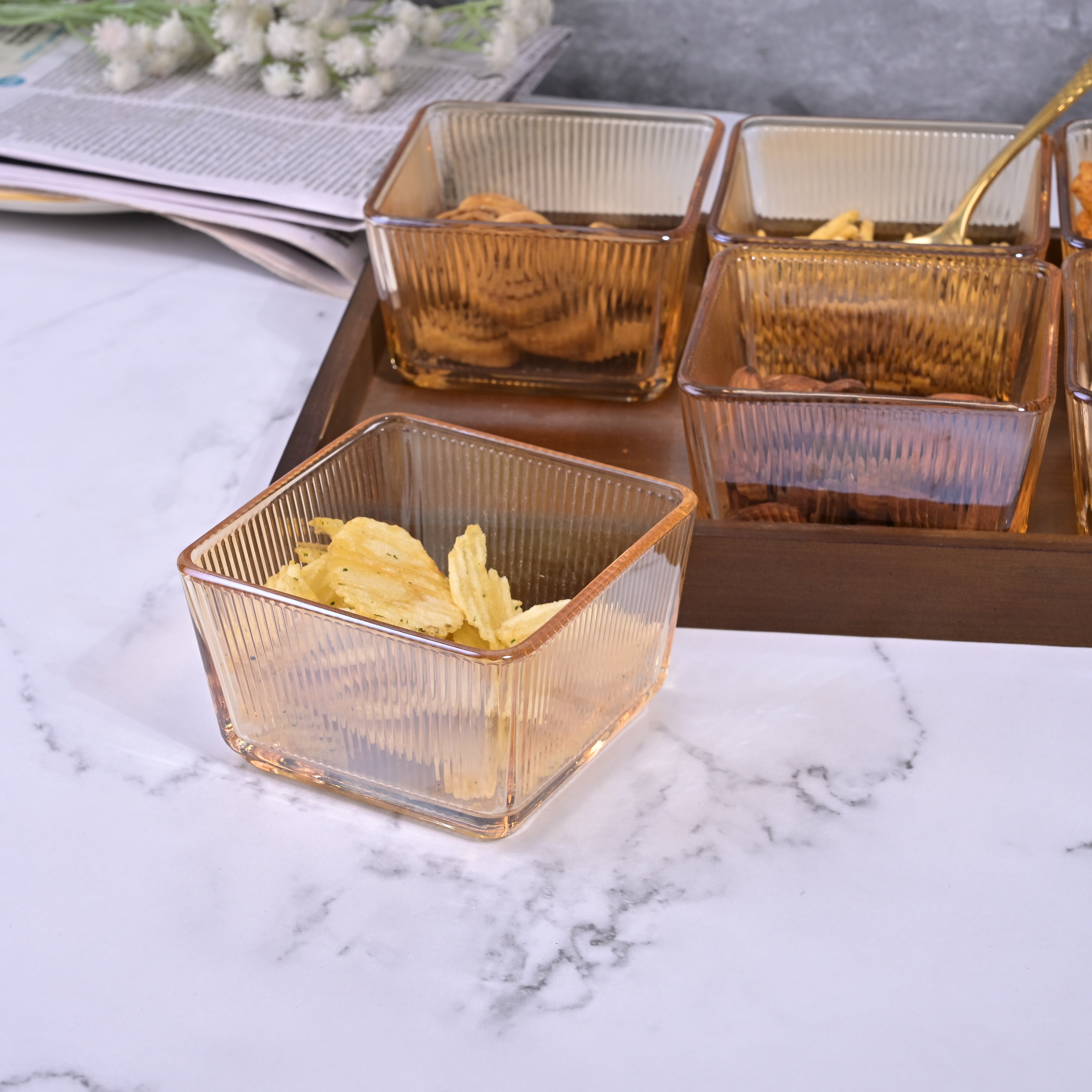 Decorative brown glass serving bowl set

