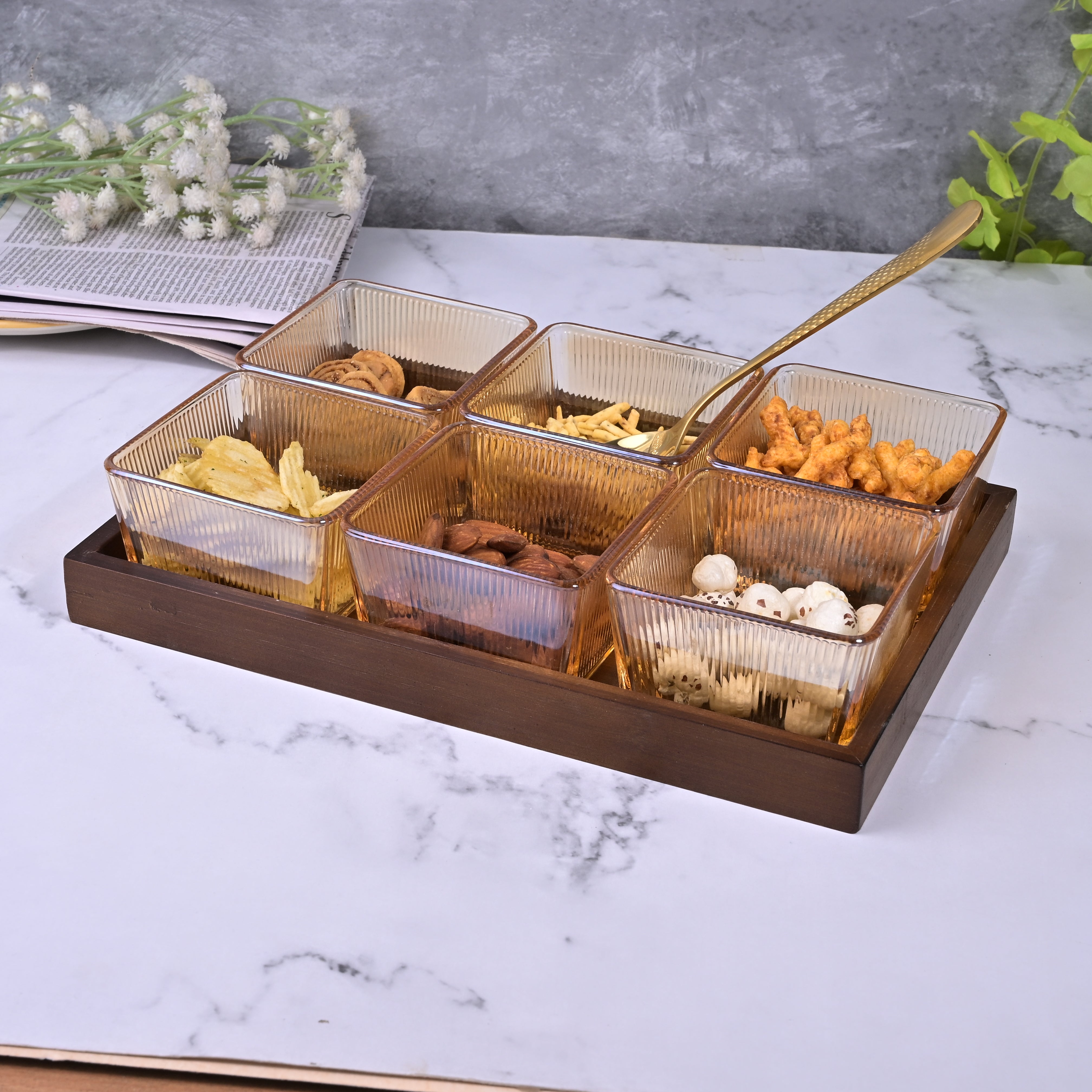 Brown glass bowl and tray for entertaining

