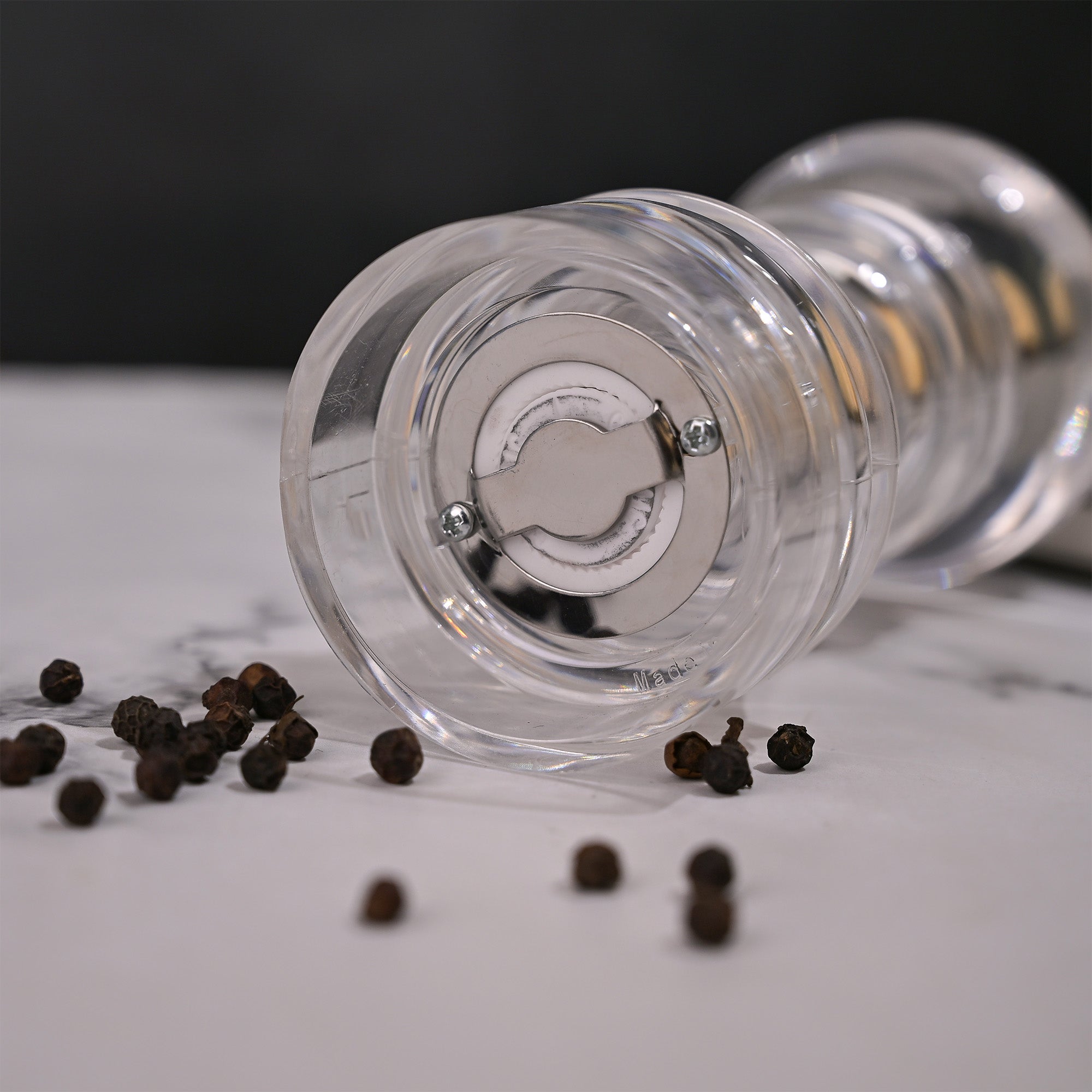 Classic glass jars for sauces and condiments

