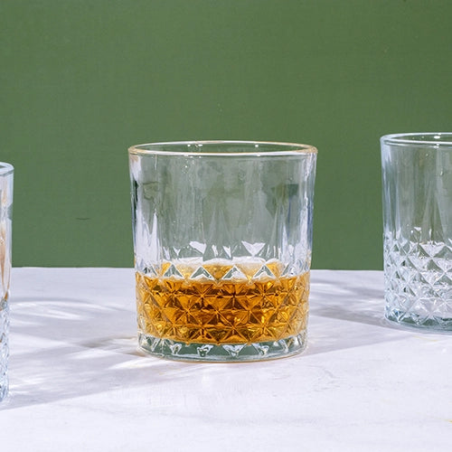 Clear whiskey glass for stylish entertaining

