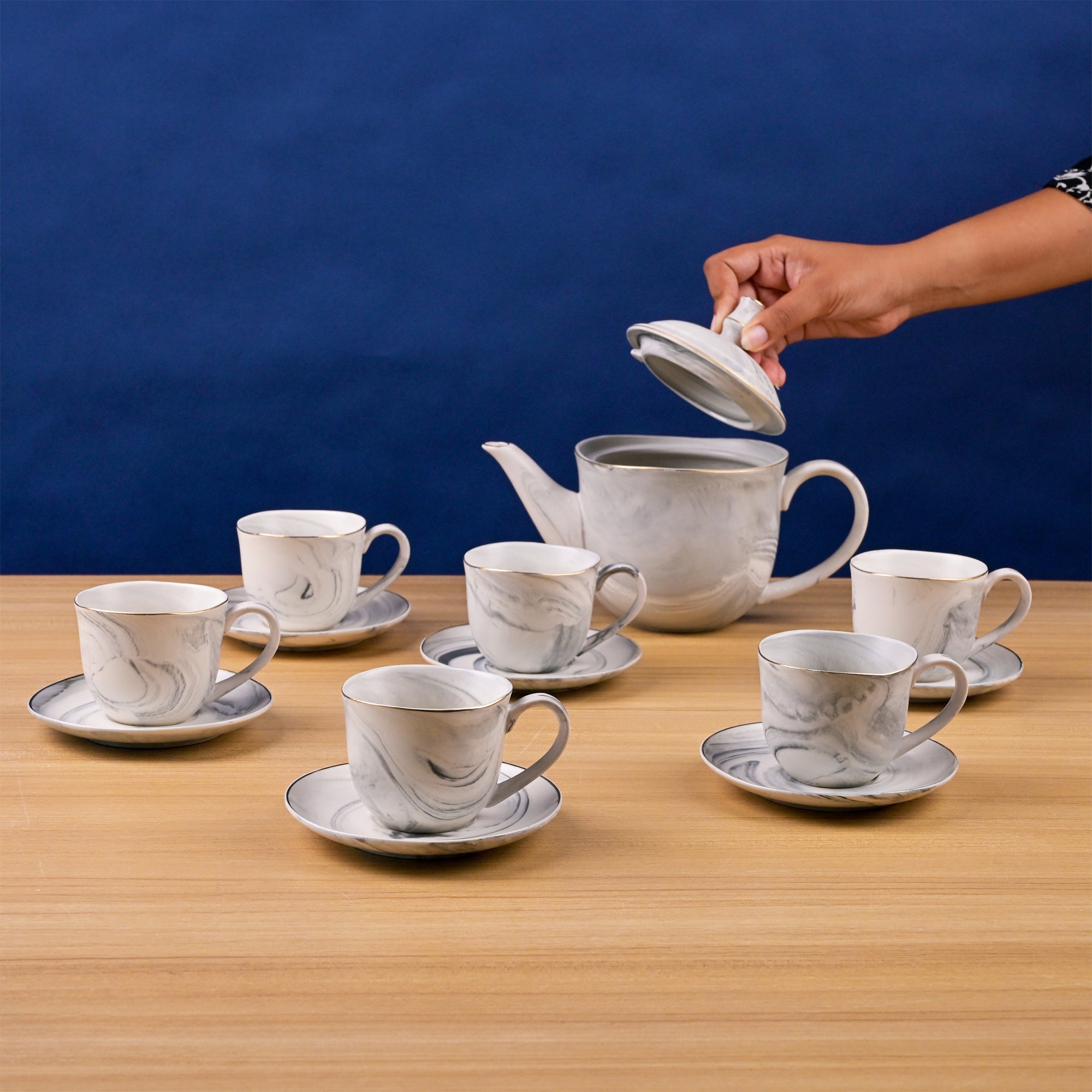 Cloud Grey Ceramic Tea Kettle Set Close Up – Kairaus